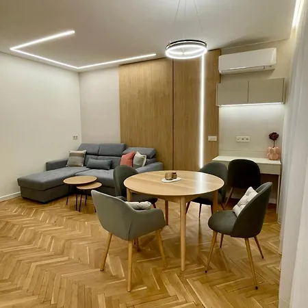 Modern Light Heaven In Center - 2br Ap Apartman *