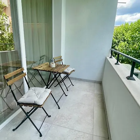 Modern Light Heaven In Center - 2br Ap Apartman